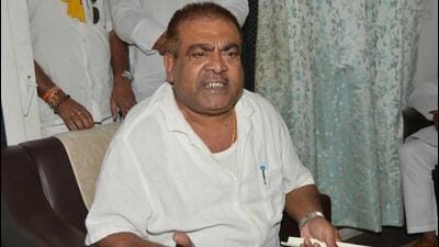 Former Vaishali MP Rama Kishore Singh addresses the press after quitting RJD. (Santosh Kumar/HT)