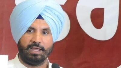 Punjab Congress chief Amarinder Singh Raja Warring on Tuesday dubbed his electoral contest with BJP nominee from Ludhiana Lok Sabha seat as a battle between ‘vafadaari’ (loyalty) and ‘gaddari’ (betrayal). (HT File) Punjab Congress chief Amarinder Singh Raja Warring on Tuesday dubbed his electoral contest with BJP nominee from Ludhiana Lok Sabha seat as a battle between ‘vafadaari’ (loyalty) and ‘gaddari’ (betrayal). (HT File)