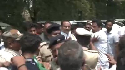 Congress and JD(S) workers clash in Hubballi, Karnataka (ANI) Congress and JD(S) workers clash in Hubballi, Karnataka (ANI)