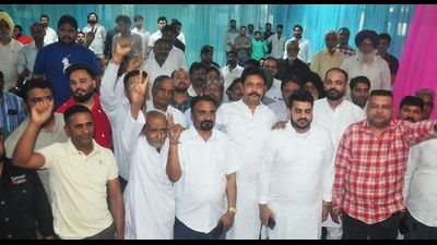 The workers, who are loyalists of three-time Chandigarh MP Pawan Kumar Bansal, said they were feeling ignored as no one was listening to their voice within the party. (Keshav Singh/HT)