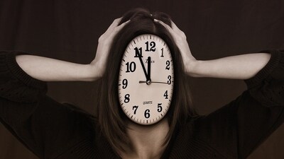 We may experience certain freeze moments when we feel overwhelmed to take decisions, hence we start to pause.&nbsp; (Pixabay)