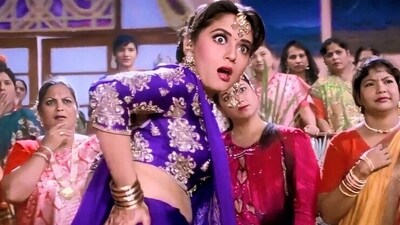 Madhuri Dixit made us all ‘deewana’ with this purple-gold beauty in Hum Aapke Hain Koun. Over the years, many tried to recreate this include--include Madhuri herself most recently--but none could match up to this moment, 
