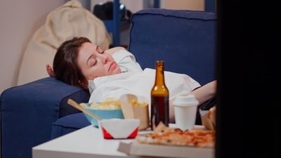 3. Watch your intake of sugars and caffeine: Avoid sugar and caffeine late in the evening as both these foods are notorious for causing insulin spikes and can disrupt sleep. Instead, if you need a little something, stick to snacks that support a good night's sleep. (Freepik) 3. Watch your intake of sugars and caffeine: Avoid sugar and caffeine late in the evening as both these foods are notorious for causing insulin spikes and can disrupt sleep. Instead, if you need a little something, stick to snacks that support a good night's sleep. (Freepik)