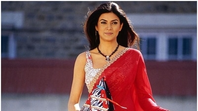 Sushmita Sen wowed everyone with her red sarees with cut-sleeves blouses in 2004's Main Hoon Na. She played Chandni Chopra, the sizzling chemistry teacher with style. 