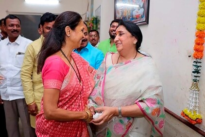 Sunetra Pawar (right) with Supriya Sule. (HT Photo) Sunetra Pawar (right) with Supriya Sule. (HT Photo)
