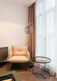 Neutral tones spell out warmth in the Cinnamon Girl trend (Pexels)