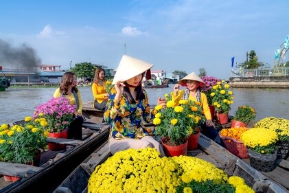 Visit the famous Cai Rang Floating Market. in Mekong Delta (Shutterstock) Visit the famous Cai Rang Floating Market. in Mekong Delta (Shutterstock)