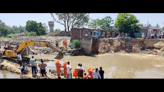 The rescue operation is underway after a man drowned in a nullah (drain) following flash floods triggered by heavy rainfall, at Gadi Garh in Jammu on Tuesday. (ANI)
