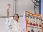 Chief minister of West Bengal, Mamata Banerjee waves hand towards TMC supporters. (HT photo)