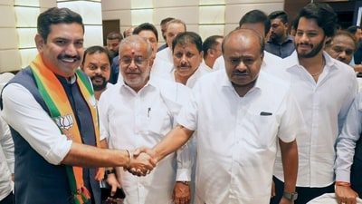 Karnataka Bharatiya Janata Party (BJP) president Vijayendra Yediyurappa (left) greets former state CM and Janata Dal (Secular) leader HD Kumaraswamy. (File photo) Karnataka Bharatiya Janata Party (BJP) president Vijayendra Yediyurappa (left) greets former state CM and Janata Dal (Secular) leader HD Kumaraswamy. (File photo)