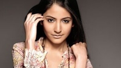 Anushka Sharma will soon be seen in web film, Chakda Xpress, where she takes on the role of a cricketer, inspired by the journey of Jhulan Goswami. Anushka Sharma will soon be seen in web film, Chakda Xpress, where she takes on the role of a cricketer, inspired by the journey of Jhulan Goswami.