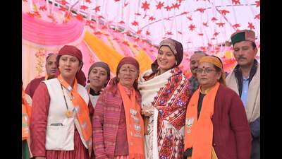 BJP candidate from Mandi Kangna Ranaut during the election campaign at Rampur in Shimla on Wednesday. (HT Photo) BJP candidate from Mandi Kangna Ranaut during the election campaign at Rampur in Shimla on Wednesday. (HT Photo)