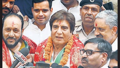 Congress’ Gurgaon Lok Sabha constituency candidate Raj Babbar arrives at the Sheetla Mata Mandir in Gurugram on Wednesday. (Parveen Kumar/HT PHOTO) Congress’ Gurgaon Lok Sabha constituency candidate Raj Babbar arrives at the Sheetla Mata Mandir in Gurugram on Wednesday. (Parveen Kumar/HT PHOTO)