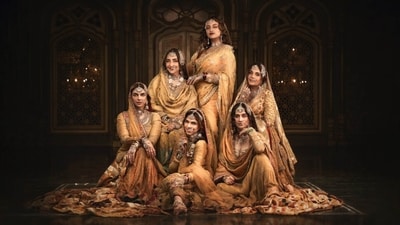 The gorgeous star cast of Heeramandi: The Diamond Bazaar The gorgeous star cast of Heeramandi: The Diamond Bazaar
