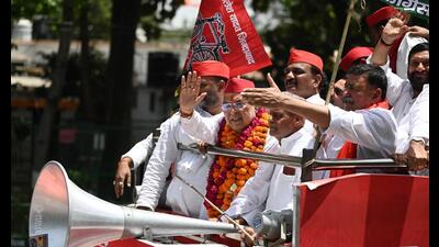 INDI Alliance (Samajwadi Party) candidate from Lucknow Lok Sabha seat Ravidas Mehrotra on his way to file nomination papers on Wednesday. (Deepak Gupta/HT Photo) INDI Alliance (Samajwadi Party) candidate from Lucknow Lok Sabha seat Ravidas Mehrotra on his way to file nomination papers on Wednesday. (Deepak Gupta/HT Photo)
