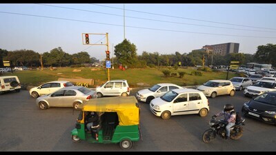 Initially, the Chandigarh administration had planned a 7-km flyover, but the Centre reduced the length to 3.5 km. Later, the Union ministry of road transport and highways further reduced the length to 1.6 km. (HT Photo) Initially, the Chandigarh administration had planned a 7-km flyover, but the Centre reduced the length to 3.5 km. Later, the Union ministry of road transport and highways further reduced the length to 1.6 km. (HT Photo)