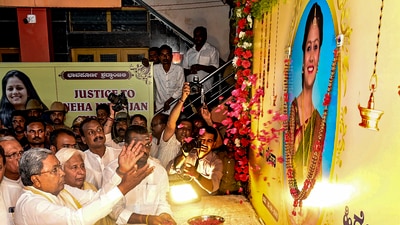 Hubballi: Karnataka Chief Minister Siddaramaiah pays his respects to Neha Hiremath, who was stabbed to death on the campus of her college, at her residence, in Hubballi, Thursday, April 25, 2024. (PTI Photo)(PTI04_25_2024_000288A) (PTI) Hubballi: Karnataka Chief Minister Siddaramaiah pays his respects to Neha Hiremath, who was stabbed to death on the campus of her college, at her residence, in Hubballi, Thursday, April 25, 2024. (PTI Photo)(PTI04_25_2024_000288A) (PTI)