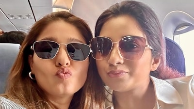 Sunidhi Chauhan and Shreya Ghoshal pose for a selfie. Sunidhi Chauhan and Shreya Ghoshal pose for a selfie.