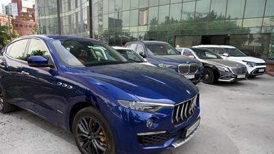 Six luxury cars, ₹1.41 lakh cash, seven mobile phones and one tablet have been recovered from the suspects, police said. (Sunil Ghosh/HT Photo) Six luxury cars, ₹1.41 lakh cash, seven mobile phones and one tablet have been recovered from the suspects, police said. (Sunil Ghosh/HT Photo)