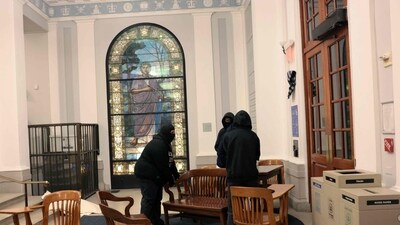 NEW YORK, NEW YORK - APRIL 30: Demonstrators from the pro-Palestine encampment barricade themselves inside Hamilton Hall, an academic building at Colombia University, on April 30, 2024 in New York City. Pro-Palestinian demonstrators marched around the "Gaza Solidarity Encampment" at Columbia University as a 2 P.M. deadline to clear the encampment given to students by the university passed. (Getty Images via AFP) NEW YORK, NEW YORK - APRIL 30: Demonstrators from the pro-Palestine encampment barricade themselves inside Hamilton Hall, an academic building at Colombia University, on April 30, 2024 in New York City. Pro-Palestinian demonstrators marched around the "Gaza Solidarity Encampment" at Columbia University as a 2 P.M. deadline to clear the encampment given to students by the university passed. (Getty Images via AFP)