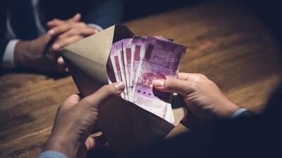 Two class 10 students in Bengaluru extort ₹35L worth jewels from classmate Two class 10 students in Bengaluru extort ₹35L worth jewels from classmate