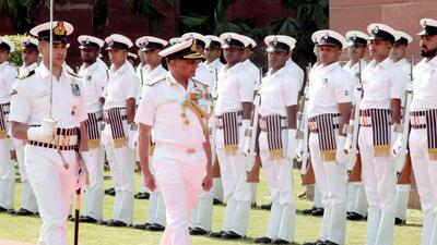 Vice Admiral Krishna Swaminathan inspects a guard of honour (Indian Navy Photo)