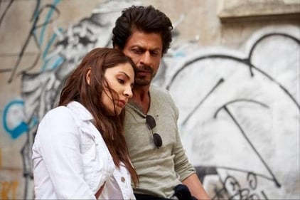 Anushka Sharma and Shah Rukh Khan in a still from Jab Harry Met Sejal. Anushka Sharma and Shah Rukh Khan in a still from Jab Harry Met Sejal.