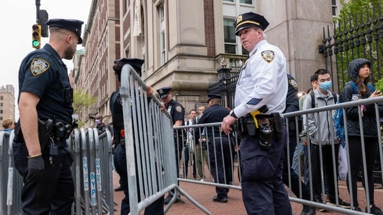 Police set up barricades outside of Hamilton Hall as pro-Palestinian supporters continue to demonstrate at an encampment on the campus of Columbia University on April 30, 2024 in New York City (Photo by SPENCER PLATT / GETTY IMAGES NORTH AMERICA / Getty Images via AFP) (Getty Images via AFP)