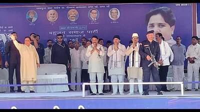Bahujan Samaj Party president Mayawati at a public meeting in Mainpuri on Thursday (HT Photo) Bahujan Samaj Party president Mayawati at a public meeting in Mainpuri on Thursday (HT Photo)