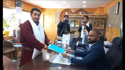 Congress candidate Tsering Namgyal filed his nomination papers from Ladakh on Thursday. (HT Photo) Congress candidate Tsering Namgyal filed his nomination papers from Ladakh on Thursday. (HT Photo)