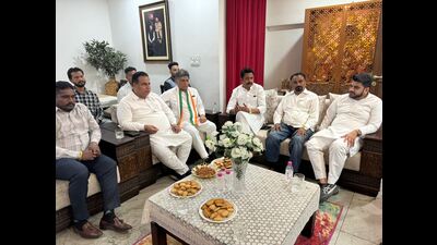 On Wednesday, Manish Tewari met the despondent leaders at the residence of party secretary Ankush Jolly, where local unit vice-president and councillor Gurpreet Singh Gabi, councillor Nirmala Devi’s husband Dilawar Singh, councillor and NSUI president Sachin Galav, Congress general secretary Luv Kumar and major office-bearers of the Youth Congress were also present. (HT Photo) On Wednesday, Manish Tewari met the despondent leaders at the residence of party secretary Ankush Jolly, where local unit vice-president and councillor Gurpreet Singh Gabi, councillor Nirmala Devi’s husband Dilawar Singh, councillor and NSUI president Sachin Galav, Congress general secretary Luv Kumar and major office-bearers of the Youth Congress were also present. (HT Photo)