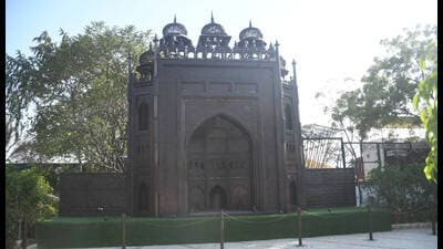 The prototype of Buland Darwaza at UP Darshan Park. The park in Prayagraj will be set up on the lines of Lucknow’s ‘UP Darshan Park’ (HT photo)