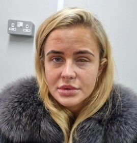 Lillie Barrett (22) was left blind for months after getting false lashes done (Instagram)