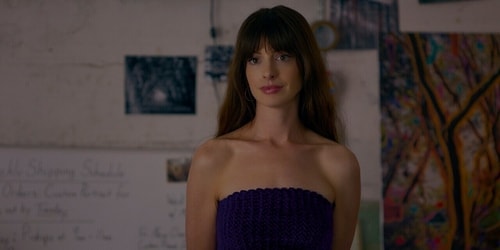Anne Hathaway plays a 40-year-old singer mother in The Idea of You Anne Hathaway plays a 40-year-old singer mother in The Idea of You
