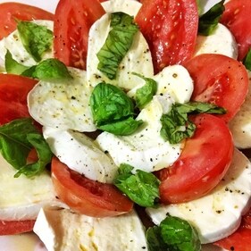 The sandwich is inspired by the ingredients of the Caprese salad (Instagram) The sandwich is inspired by the ingredients of the Caprese salad (Instagram)