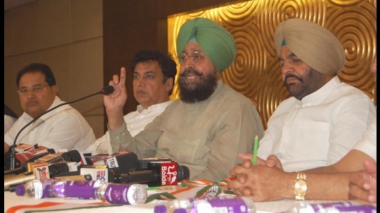 Congress leaders Partap Singh Bajwa (C) with Devendra Yadav (L), Congress candidate from Amritsar Gurjeet Singh Aujla in Amritsar on Thursday (Sameer Sehgal/HT)
