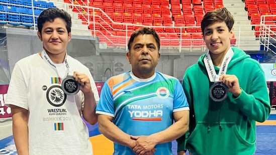 Reetika Hooda (left) and Anshu Malik (right) with national coach Virender Dahiya after qualifying for Paris Olympics (HT)