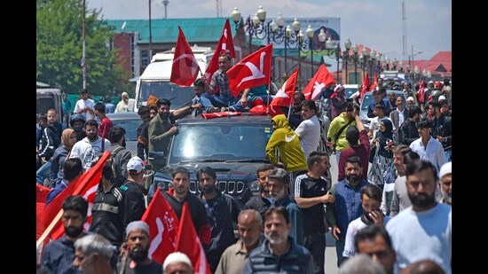Srinagar is witnessing vibrant political campaign this time as all mainstream Kashmir parties are making all-out effort to woo voters. (HT Photo)