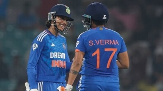 Smriti Mandhana (L) and Shafali Varma (Getty)