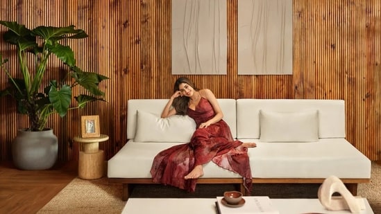Janhvi Kapoor will open the doors of her Chennai mansion to ‘select’ Airbnb users. The one-night stay would also include conversations with Janhvi about her ‘favourite beauty hacks’ and ‘tasting fresh, authentic South Indian food’.