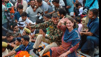 AICC general secretary Priyanka Gandhi leading a road show in support of Congress candidate, an ex-army man Ramnath Sikarwar, in Fatehpur Sikri on Friday. (HT Photo) AICC general secretary Priyanka Gandhi leading a road show in support of Congress candidate, an ex-army man Ramnath Sikarwar, in Fatehpur Sikri on Friday. (HT Photo)