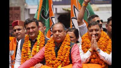 Leader of opposition Jai Ram Thakur and BJP candidate from Shimla parliamentary Constituency Suresh Kashyap during the road show at Kotkhai in Shimla district, Shimla on Friday. (HT Photo)