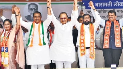 Sunetra Pawar, Praful Patel, Ajit Pawar, Eknath Shinde and Devendra Fadnavis at a political rally. Shiv Sena founder Balasaheb Thackeray's portrait is seen at the back. (HT)