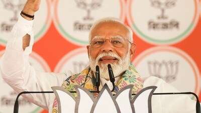 Prime Minister Narendra Modi addresses a public meeting at Bardhaman (PTI) (PTI) Prime Minister Narendra Modi addresses a public meeting at Bardhaman (PTI) (PTI)