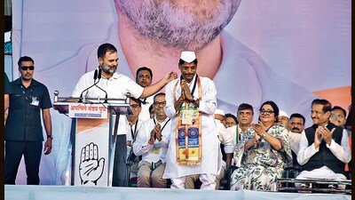 Rahul Gandhi greets Pune LS candidate Ravindra Dhangekar. (HT PHOTO) Rahul Gandhi greets Pune LS candidate Ravindra Dhangekar. (HT PHOTO)