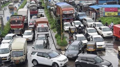 Traffic seen at Wakad bridge to Shivaji Chowk, Hinjewadi IT Park, Pune. (HT FILE) Traffic seen at Wakad bridge to Shivaji Chowk, Hinjewadi IT Park, Pune. (HT FILE)