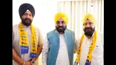 Welcoming leaders to the party fold, Mann said that the Akali Dal is almost finished in Punjab (HT Photo)