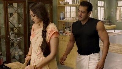 Sonakshi Sinha and Salman Khan in a still from Dabangg 3.