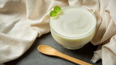 1. Yoghurt has cooling properties which is great for summer recipes. It not only helps you beat the heat, but also improves appetite making your dining experience enjoyable. (Freepik) 1. Yoghurt has cooling properties which is great for summer recipes. It not only helps you beat the heat, but also improves appetite making your dining experience enjoyable. (Freepik)