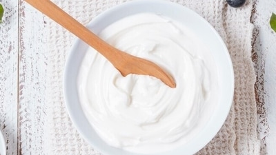 3. Regular consumption of yoghurt is associated with lowering type 2 diabetes risk. Consuming yogurt on a daily basis reduces the risk of developing diabetes. It is also good for people with lactose intolerance and digestion. (Freepik) 3. Regular consumption of yoghurt is associated with lowering type 2 diabetes risk. Consuming yogurt on a daily basis reduces the risk of developing diabetes. It is also good for people with lactose intolerance and digestion. (Freepik)